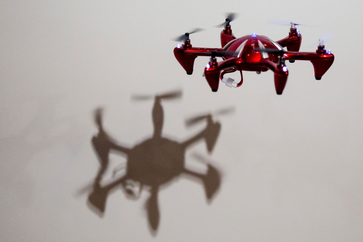 Why Do Drones Have Red Lights? (Basics Explained) – Droneblog
