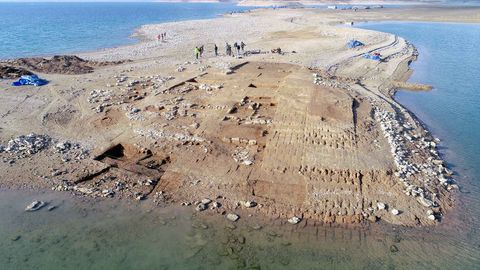 Worldwide Droughts Uncover Ancient Relics, Ruins and Remains - Vimarsana News