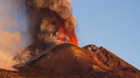 What Makes Decade Volcanoes So Hazardous? - Vimarsana News