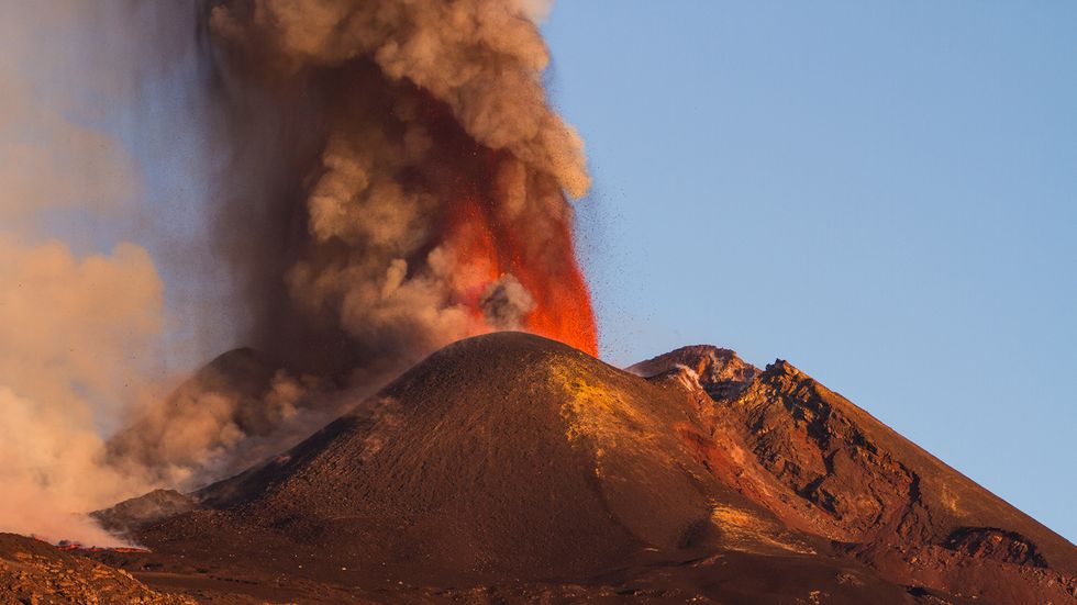 是什么让十年火山这么危险?”width=