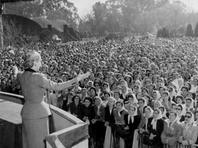 eva peron addressing crowd