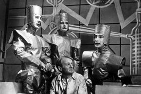 1938年电视剧《R.U.R》或《Rossum’s Universal Robots》中的一个场景。引入“机器人”一词的戏剧;翻译成世界上许多种语言。＂border=