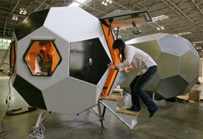 不要害怕。如果你不愿意生活在一个soccer ball-shaped house that's resistant to earthquakes and floats on water, you may have some other options on your hands.