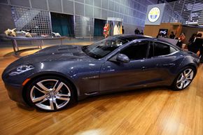 菲斯克汽车Fisker Karma,体育豪华插件混合动力汽车,是在2010年的洛杉矶车展,在洛杉矶。18新利最新登入”border=