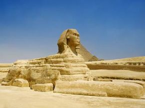 吉萨（Giza）的伟大狮身人面像描绘了卡弗尔国王的脸。“width=