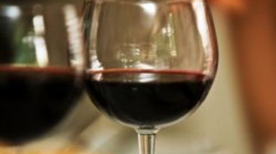 Can red wine cause skin rashes?