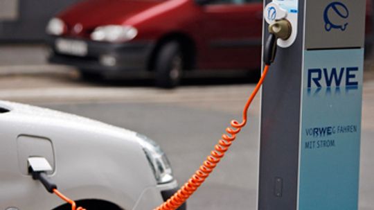 How Electric Car Charging Networks Work