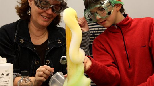 How to Make Elephant Toothpaste