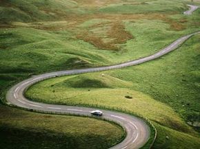 漫长而曲折的道路”border=