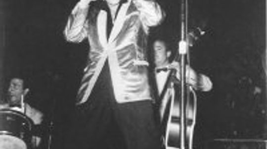 Elvis Presley Biography