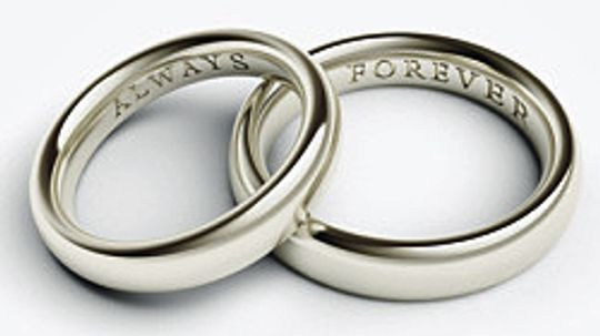 10 Sentiments to Engrave on Your Wedding Ring