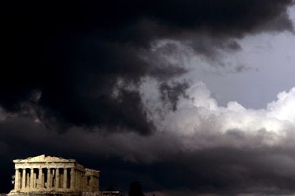 Famous international landmark beneath a cloudy sky.