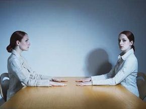 如果双胞胎继承了同一组基因，他们怎么会如此不同呢?18新利最新登入＂width=