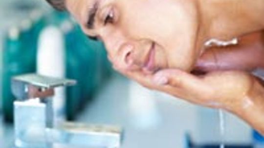 What should men look for in face acne cleansers?