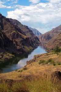 从地狱峡谷的边缘看到的蛇河简直是壮观。＂border=