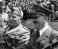意大利法西斯领导人墨索里尼(左)和阿道夫希特勒，1940年＂width=