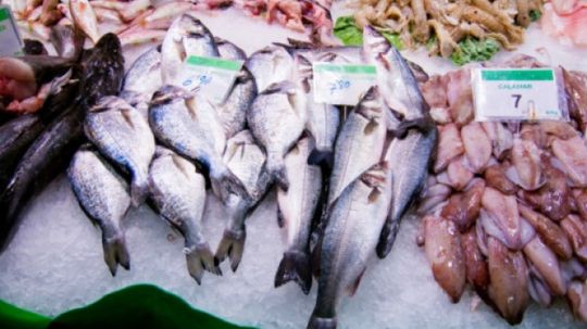 How can you buy fish that are safe to eat?