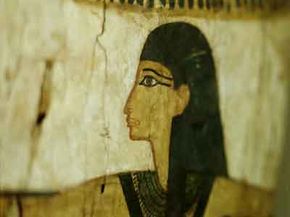 Egyptian men and women had the same legal rights but unequal social standings.