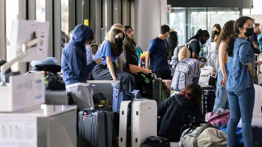 Traveling? 12 Tips to Navigate Flight Cancellations