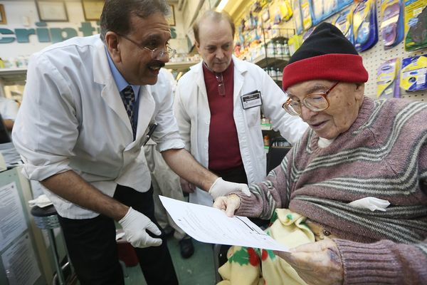 pharmacist, patient, flu vaccine