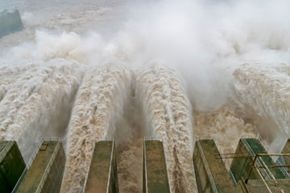 中国的三峡大坝是世界上最大的水电站大坝，它是用流体混凝土建造的。＂width=