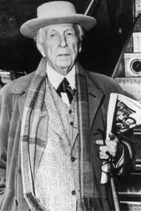 弗兰克·劳埃德·赖特（Frank Lloyd Wright）的肖像，于1950年拍摄。“width=