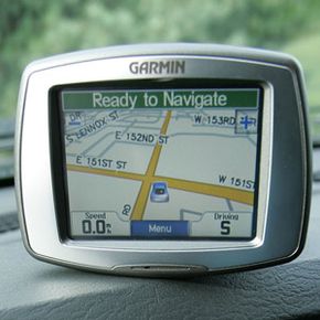 Garmin GPS单元。查看更多基本小工具的图片。“width=