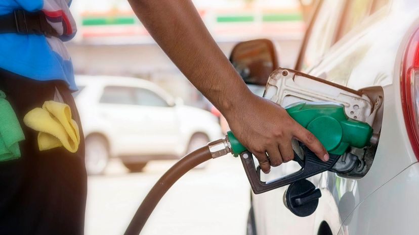 Here's Why You Should Stop Fueling Up When Pump Clicks Off