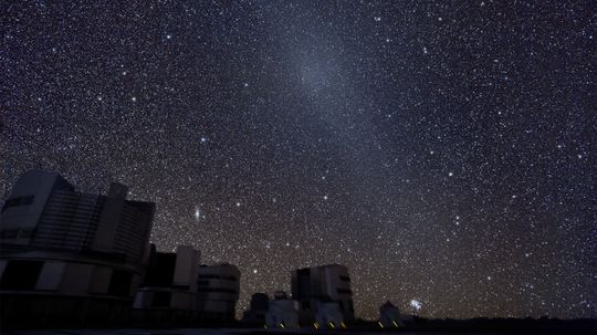 夜空中微弱的光可能是葛根星”border=