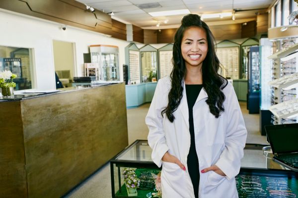 vietnamese optometrist