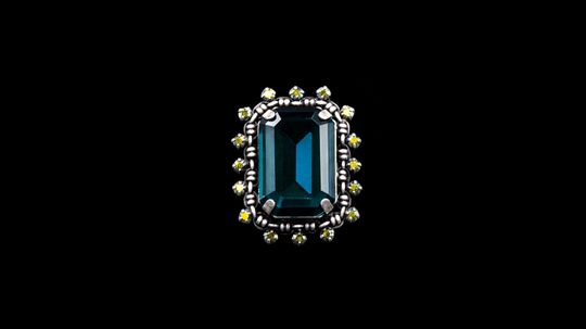 15 Blue Gemstones: Moonstone, Blue Lace Agate, and Beyond