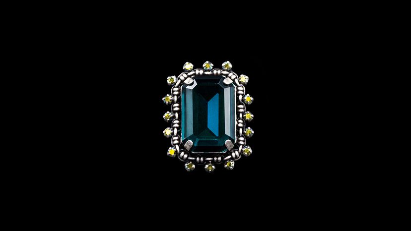 Blue sapphire gemstone