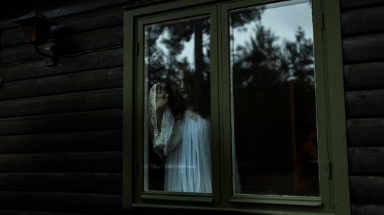 14 Best Haunted Houses in Ohio With Scares for All Ages