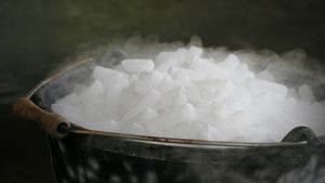 Pellets of dry ice used by wine growers for maceration and conservation.