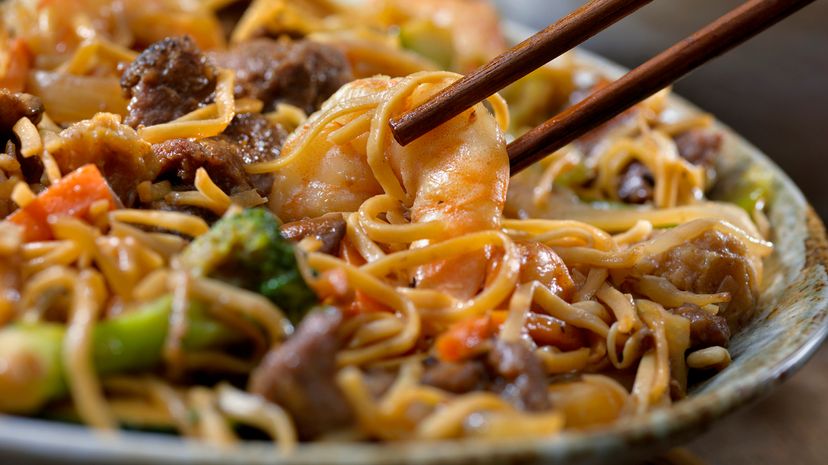 Chow Mein vs. Lo Mein: Comparing Chinese Noodle Dishes | HowStuffWorks