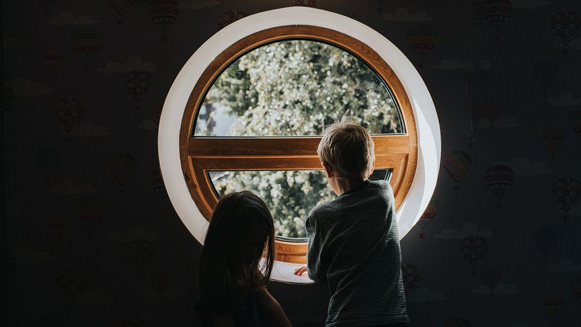 Round feature window