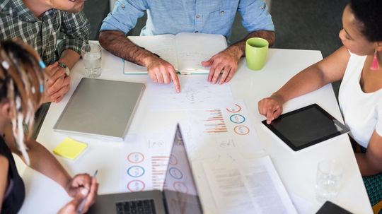 Interquartile Range: How to Calculate and Visualize IQR