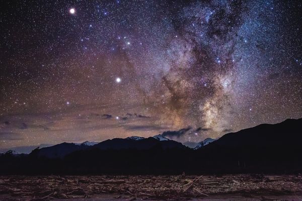 太阳能系统:行星和地层解释道”border=