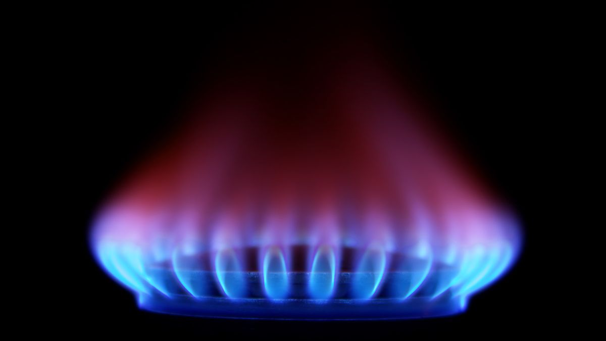 Blue Flame versus Yellow Flame versus Red Flames - Gas Flame