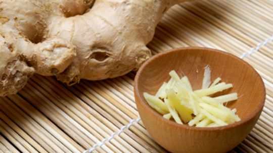 How does ginger fight cancer?