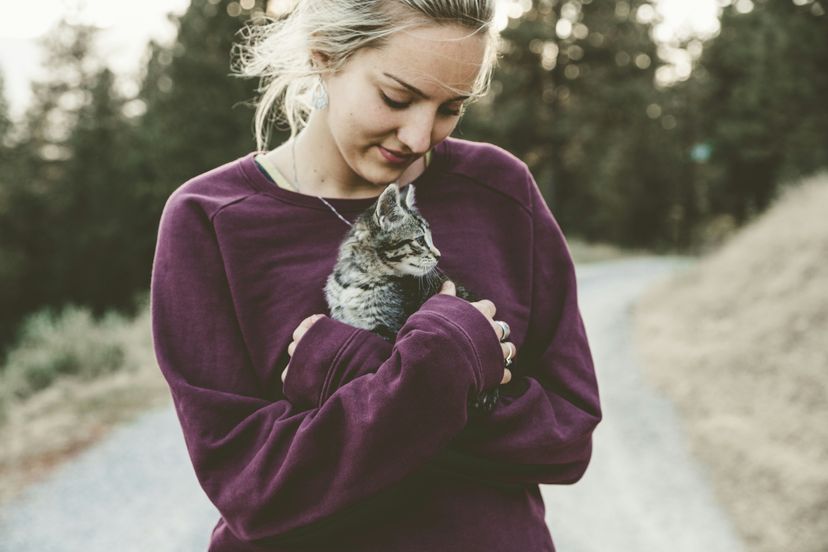 girl hugging kitty
