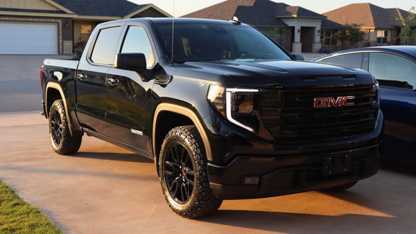 发现2023年的GMC拖曳容量:1500 HD和塞拉山脉”width=