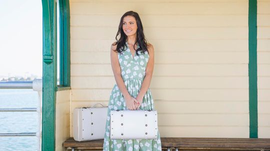 旅行时尚:如何在旅途中看起来漂亮18新利最新登入＂width=