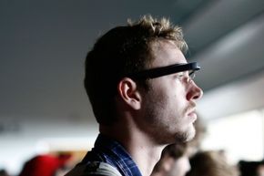 虽然Google Glass一直是Shore的主要展示硬件，但该应用程序也可以在计算机，平板电脑和智能手机上使用。“border=
