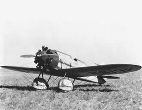 的"Mystery Ship" set a speed record for women when it reached 196.1 miles per hour.”border=