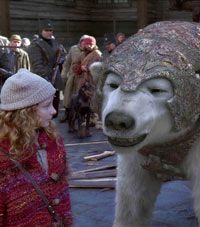 Dakota Blue Richards (Lyra) isn't really acting with a polar bear here.