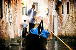 Today's gondoliers wear striped shirts. 