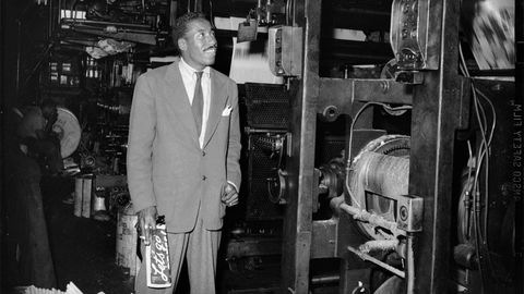 Gordon Parks' WWII Standard Oil Images Still Tell a Powerful Story - Vimarsana News