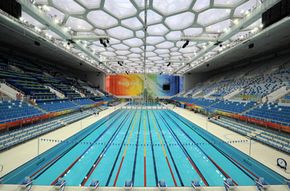 用来建造“水立方”的聚合物皮肤;游泳中心使用美国宇航局的技术。＂width=