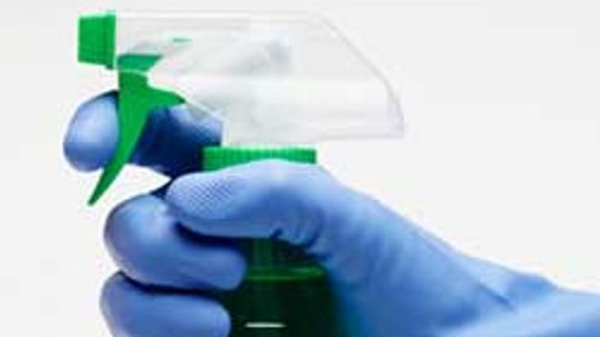 How do spray bottles pump fluid?